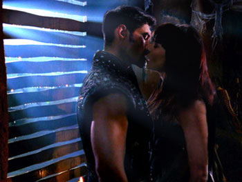 Xena and Ares kissing